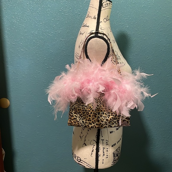 Handmade pink feather boa small purse w/cheetah print handle & body velcro close - Picture 7 of 13